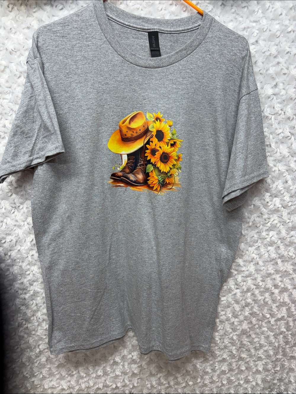 Gildan unisex large gray Short Sleeve Tee with Sunflower & Cowboy Boot Graphic